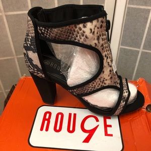 Rouge, Woman’s, heels 5”, animal print, Size 8.5.: